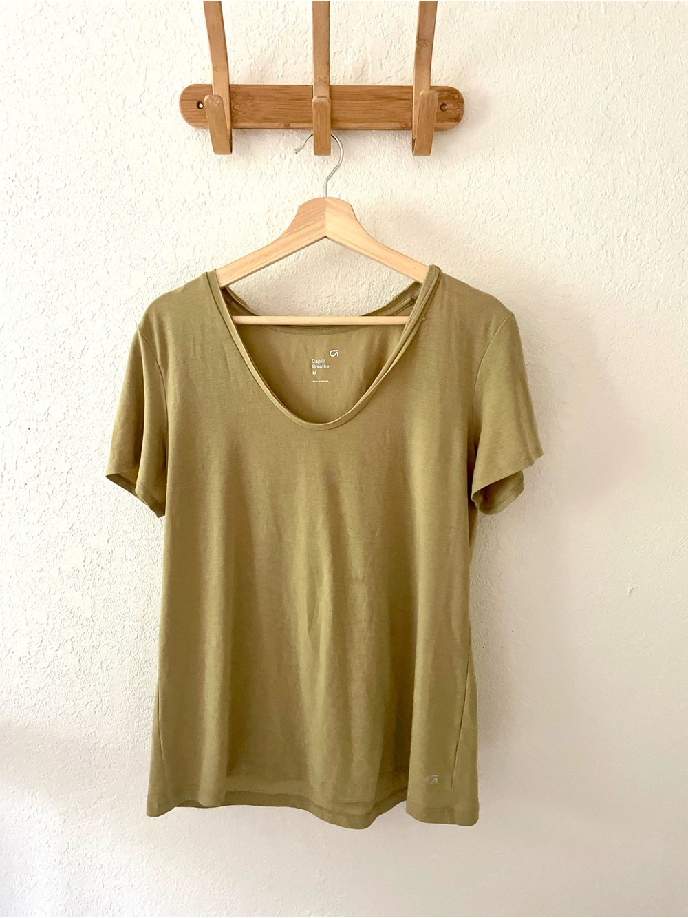 GapFit Breathe Women’s Light Green Athletic Short Sleeve T-Shirt SZ M